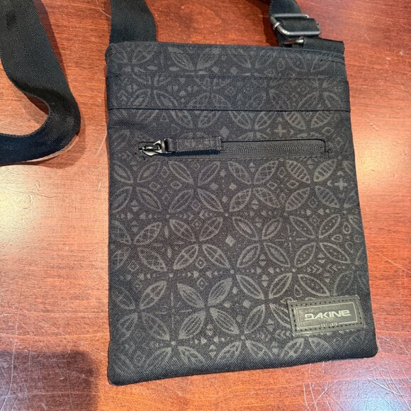 DAKINE Cross Body Purse Pouch Travel Bag Small Black Pattern - Picture 3 of 8